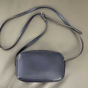👛 Classic Gap Navy Blue Synthetic Leather Adjustable Strap Purse.